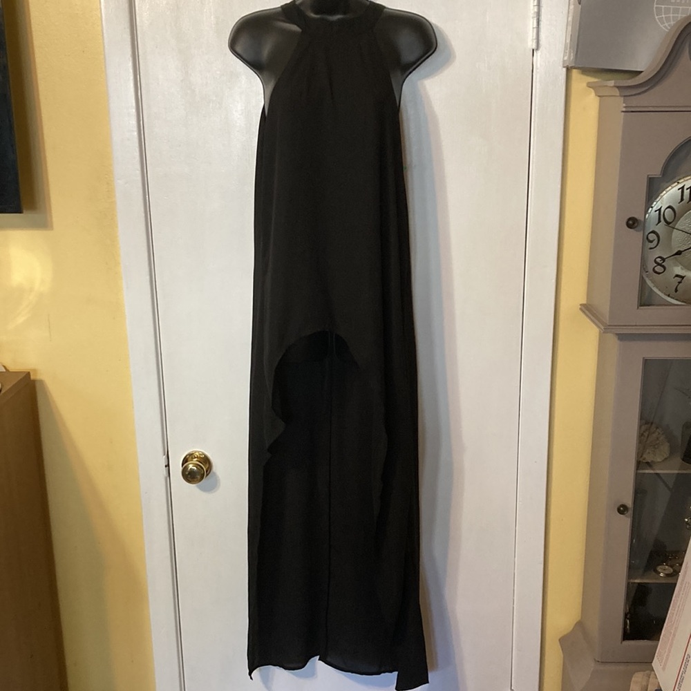 ESSUE Black Sleeveless High-Low Top